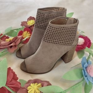 Report Bismarck Peep Toe Bootie Taupe Sz 7.5